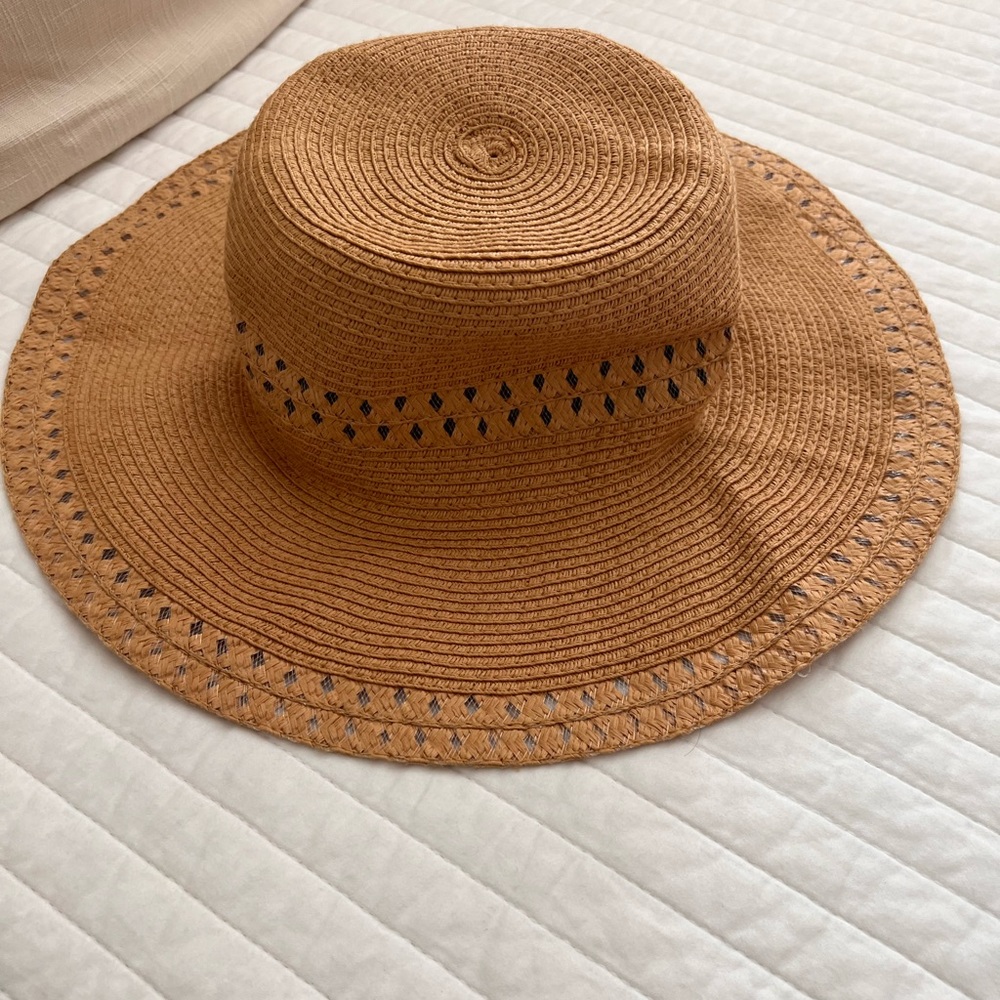 Women’s hat - Picture 2 of 2